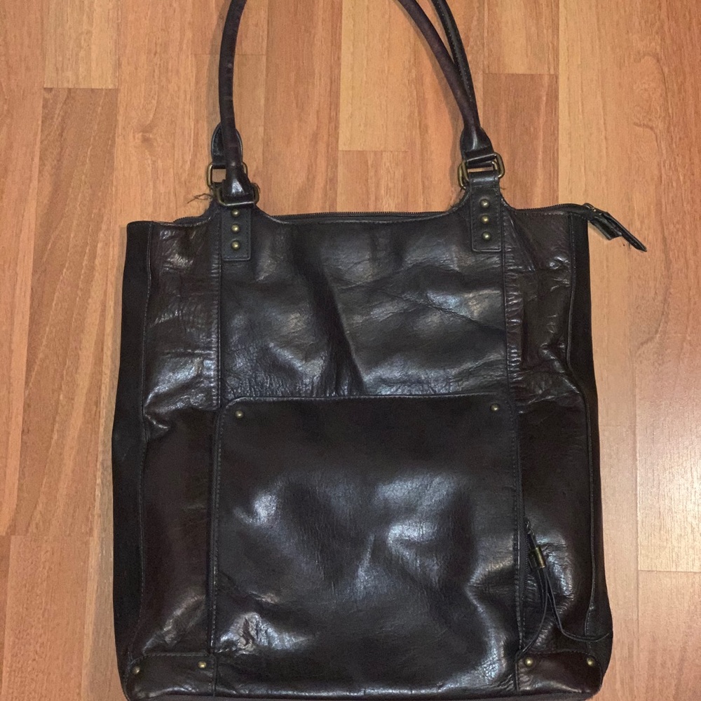 Solo 16Inch Premium Leather Laptop Bucket Tote Gem